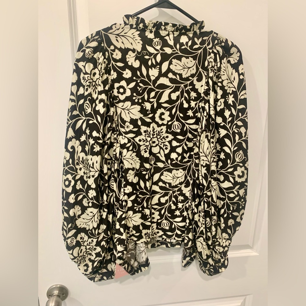 Exaggerated Lantern Sleeve Button Up Blouse - Picture 6 of 6